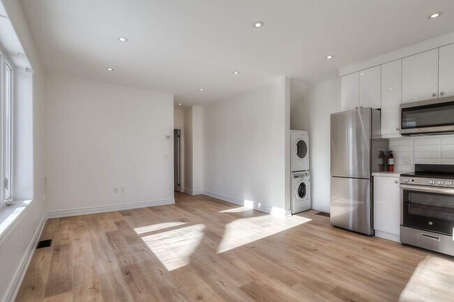 429 Brock Ave in Toronto, ON - Building Photo - Building Photo