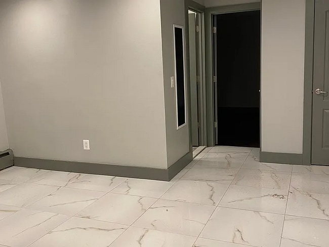 249 New Britain Ave in Hartford, CT - Foto de edificio - Building Photo