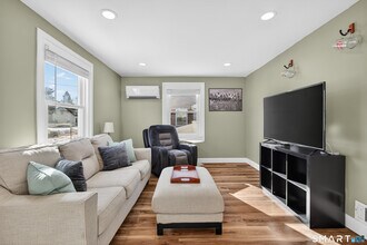 122 Shawmut Ave in North Haven, CT - Building Photo - Building Photo