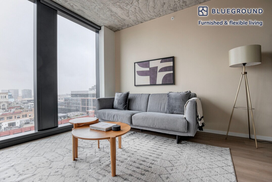 160 N Morgan St in Chicago, IL - Building Photo