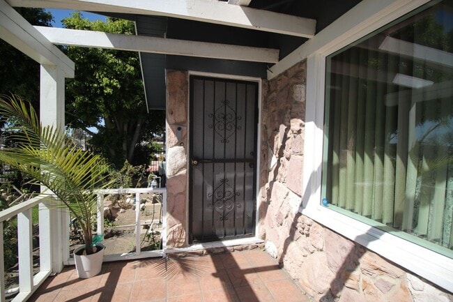 341 W 124th St in Los Angeles, CA - Foto de edificio - Building Photo