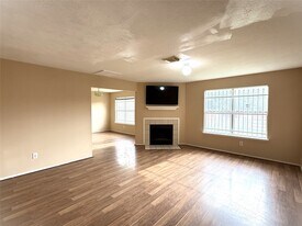 9023 Kalewood Dr in Houston, TX - Building Photo