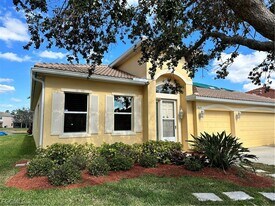 3023 Lake Manatee Ct in Cape Coral, FL - Building Photo