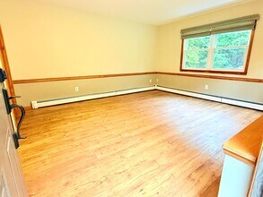 23 Van Dam Rd in Hyde Park, NY - Building Photo - Building Photo
