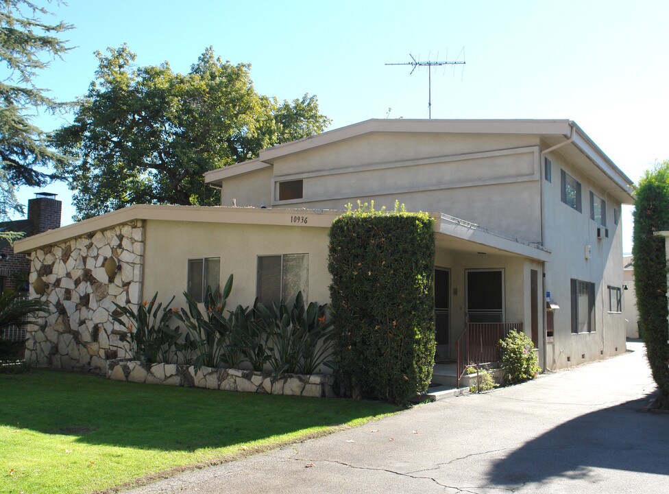 10936 Hartsook St in North Hollywood, CA - Foto de edificio