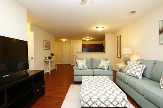 Kirkwood Place Apartments in Burlington, NC - Building Photo - Interior Photo