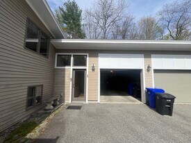 3A Robinson Dr, Unit 3A in Bedford, MA - Building Photo