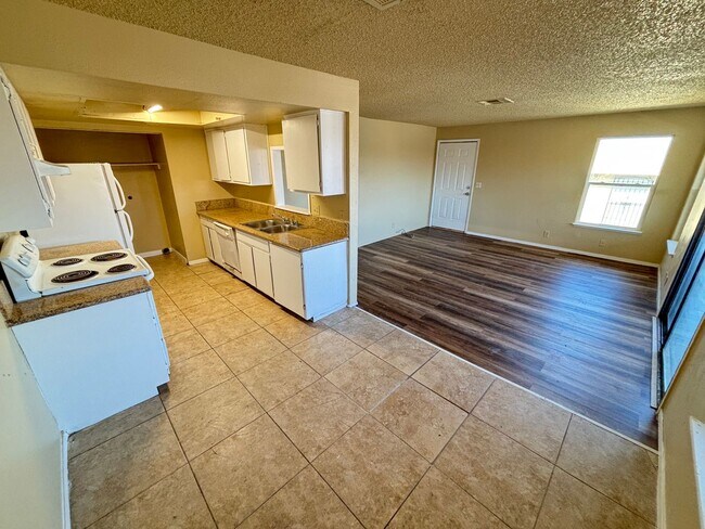 6991 Kepler Dr in Las Vegas, NV - Building Photo - Building Photo