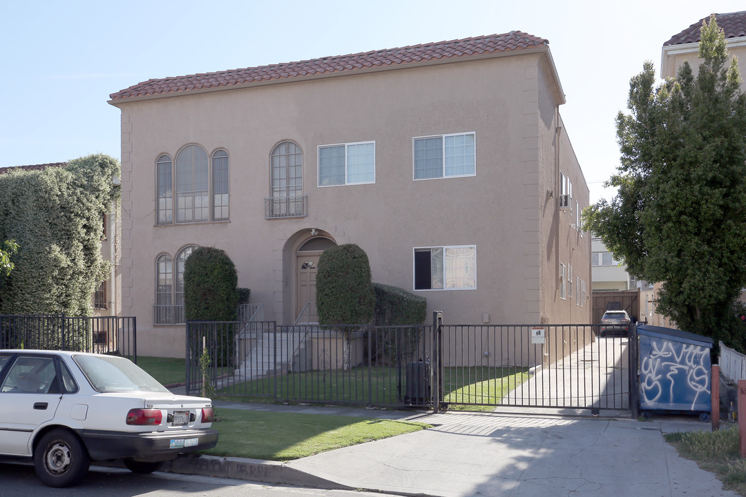 152 S Berendo St in Los Angeles, CA - Building Photo