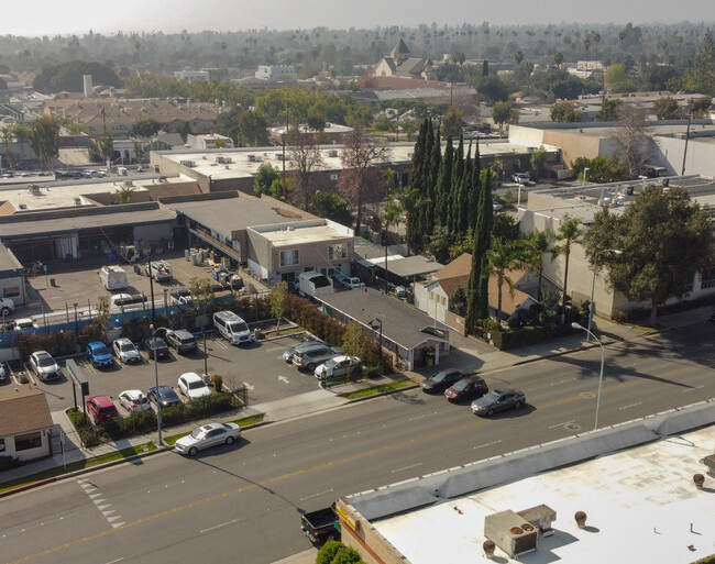 2322 Foothill Blvd in Pasadena, CA - Building Photo - Building Photo