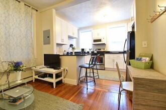 20 Moon St, Unit 4 in Boston, MA - Building Photo - Building Photo