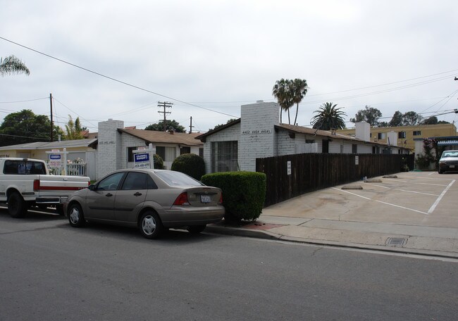 4458-4460 Bond St in San Diego, CA - Building Photo - Building Photo