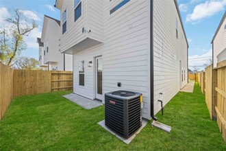 1466 Ferguson Way in Houston, TX - Building Photo - Building Photo