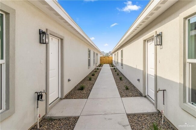 15 Stark Rd in Weslaco, TX - Building Photo - Building Photo