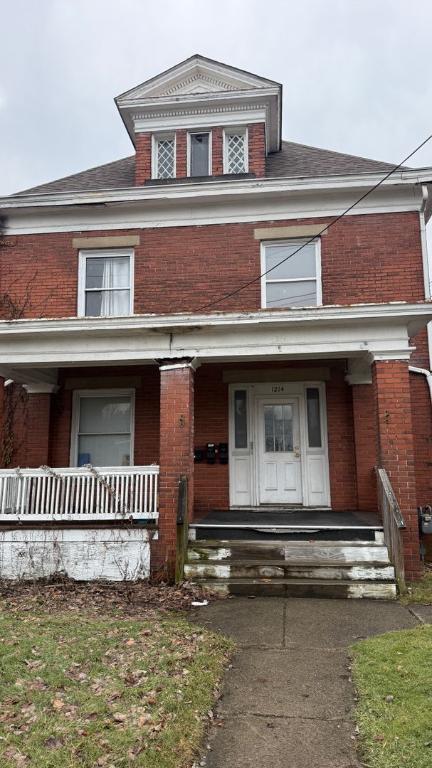 property at 1214 W Washington St