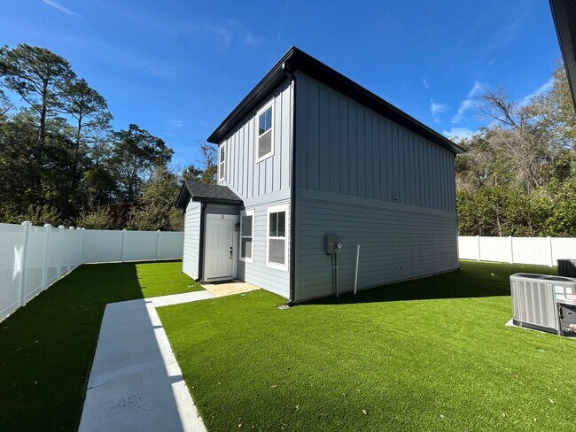 property at 2022 Trimble Rd