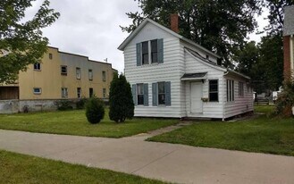 432 11th Ave S in Clinton, IA - Building Photo