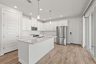 213 Flowers Ave in Hutto, TX - Building Photo - Building Photo