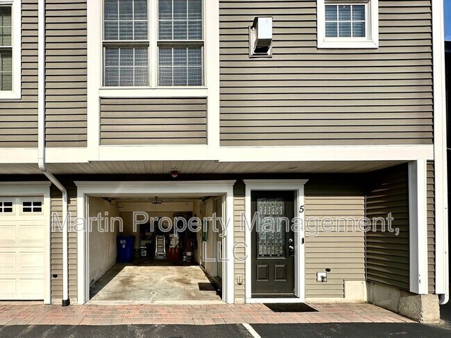 26 Floyd St in Waltham, MA - Building Photo - Building Photo