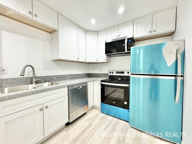 1121 Kings Rd in West Hollywood, CA - Building Photo - Building Photo