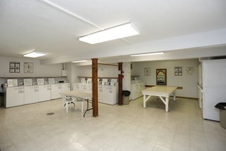 Stadium Apartments in Columbia, MO - Building Photo - Interior Photo