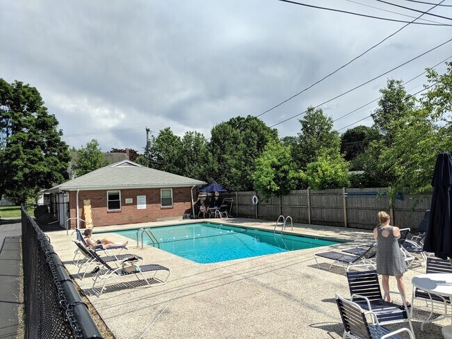 21 Warren St, Unit 2-4 in Waltham, MA - Building Photo - Building Photo