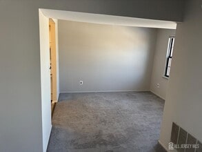 251 Alpine Way in Woodbridge Township, NJ - Building Photo - Building Photo