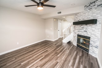 2210 Fletchers Point Cir in Tampa, FL - Building Photo - Building Photo