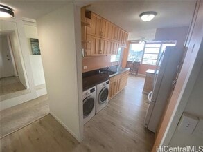 2825 S King St in Honolulu, HI - Building Photo - Building Photo