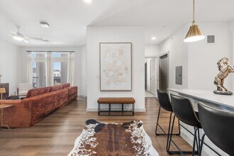 1301 Leah Ave, Unit SI FL1-ID1499094P in San Marcos, TX - Foto de edificio - Building Photo