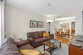 5929 W Leland Ave, Unit 2 in Chicago, IL - Building Photo - Building Photo