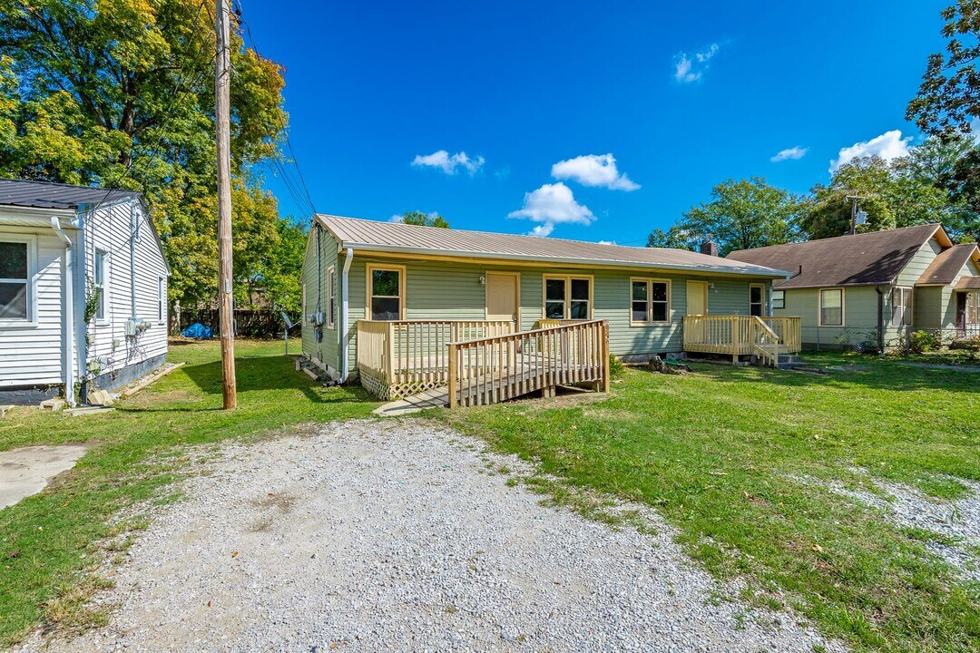 5109-5111 Sunbeam Ave in Chattanooga, TN - Foto de edificio