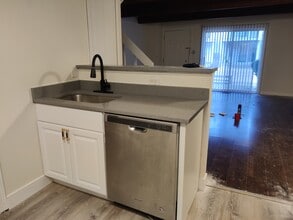 520 Meadow Green Ln in Round Lake Beach, IL - Foto de edificio - Building Photo