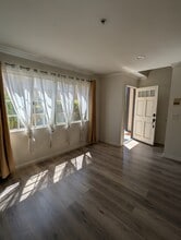 361 Salem St, Unit 2 in Glendale, CA - Foto de edificio - Building Photo