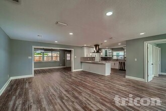 1498 Hunt Ln in Clearwater, FL - Foto de edificio - Building Photo