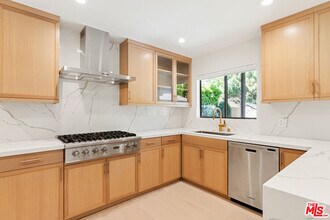 4933 Collett Ave in Los Angeles, CA - Building Photo - Building Photo