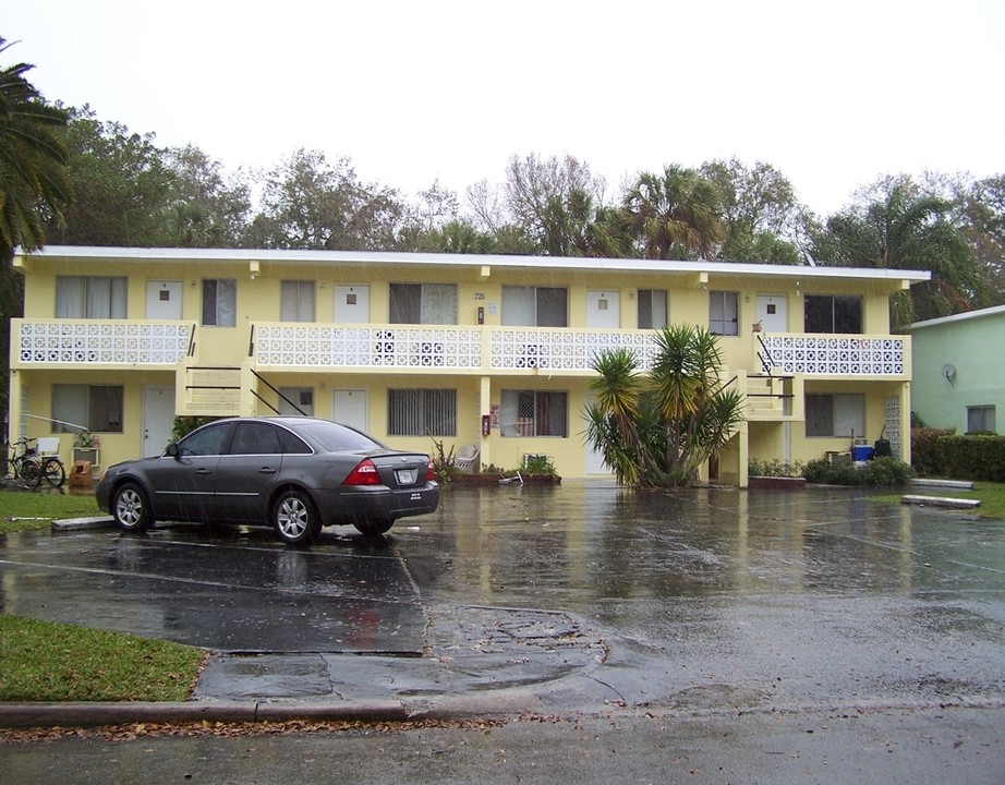 726 19th Pl in Vero Beach, FL - Foto de edificio