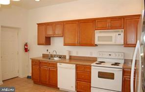 112 W High St in Glassboro, NJ - Building Photo - Building Photo