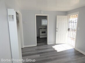 242 E Del Amo Blvd in Long Beach, CA - Building Photo - Building Photo