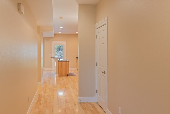 1035 Road Runner St., Unit Unit 5 in Helena, MT - Foto de edificio - Building Photo