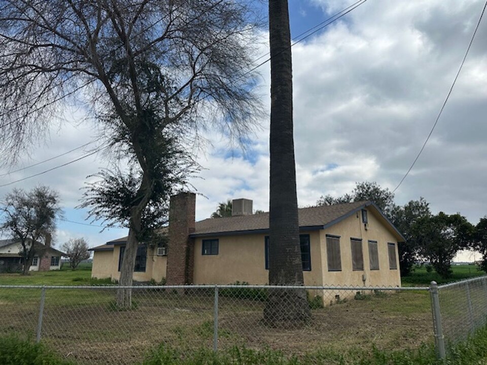 25935 Rd 108 in Tulare, CA - Foto de edificio