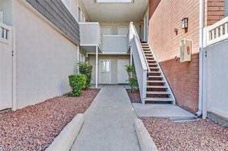 668 Oakmont Ave in Las Vegas, NV - Building Photo - Building Photo