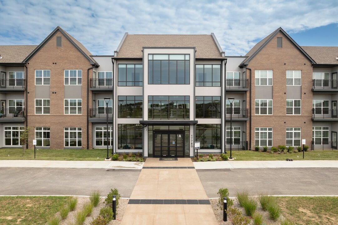 Promenade Trails - A 55 and Better Community in Noblesville, IN - Foto de edificio