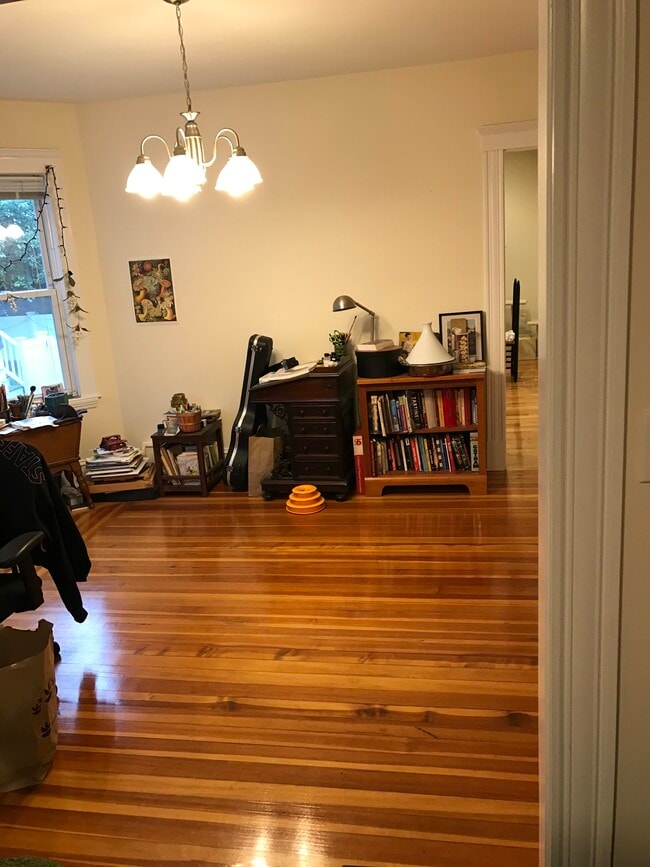 30 Barton St, Unit 1 in Somerville, MA - Foto de edificio - Building Photo