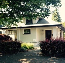 216 W Boston St, Unit B in Seattle, WA - Building Photo
