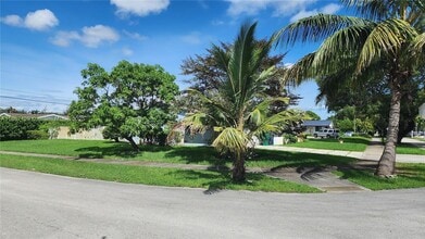 9041 SW 88th St in Miami, FL - Building Photo - Building Photo