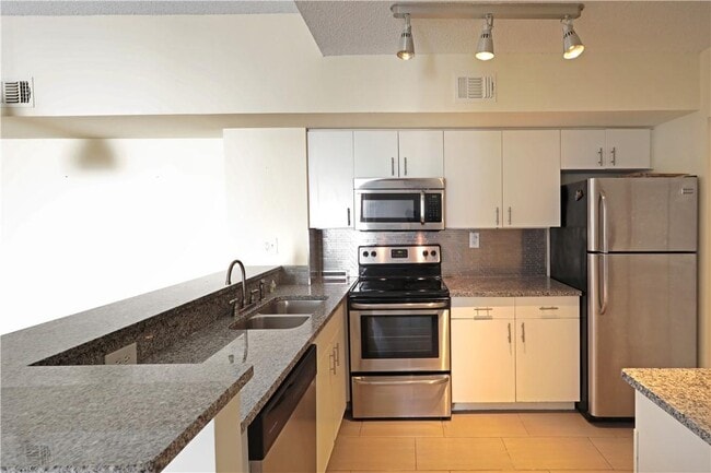 2640 S University Dr, Unit 202 in Davie, FL - Foto de edificio - Building Photo