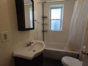 1415 Commonwealth Ave, Unit 504 in Boston, MA - Building Photo - Building Photo