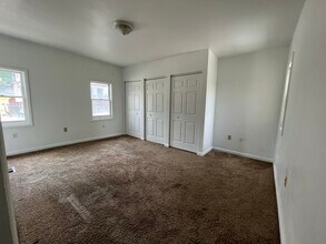 584 Main St, Unit 584 in Irwin, PA - Foto de edificio - Building Photo