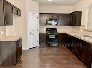 215 N College St in Georgetown, TX - Building Photo - Building Photo